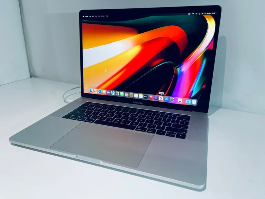 MACBOOK PRO 15 2018 | I9 2.9GHZ |32GB RAM | 2TB SSD | RETINA DISPLAY | MACBOOK PRO 15 2018 | I9 2.9GHZ |32GB RAM | 2TB SSD | RETINA DISPLAY | TOUCH BAR | RADEON PRO VEGA 20